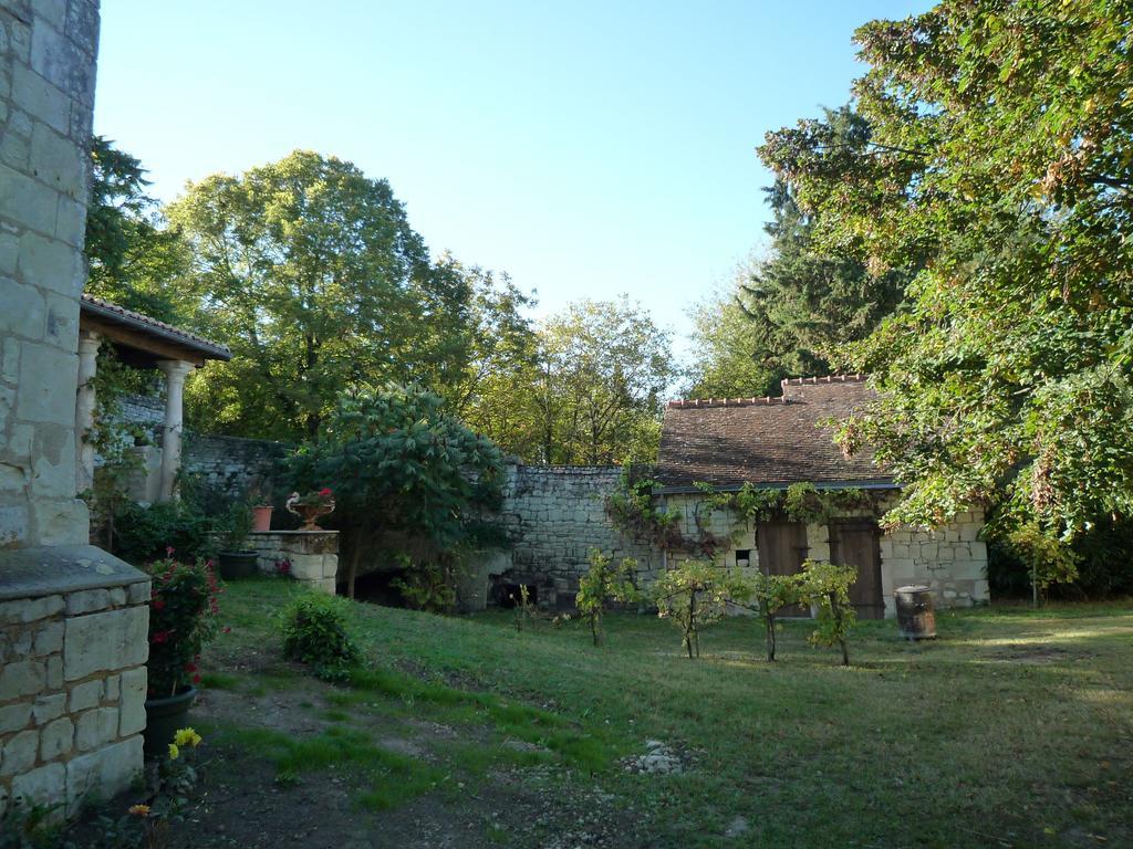 Bed and Breakfast Le Logis Du Peu Girard La Roche-Clermault Экстерьер фото